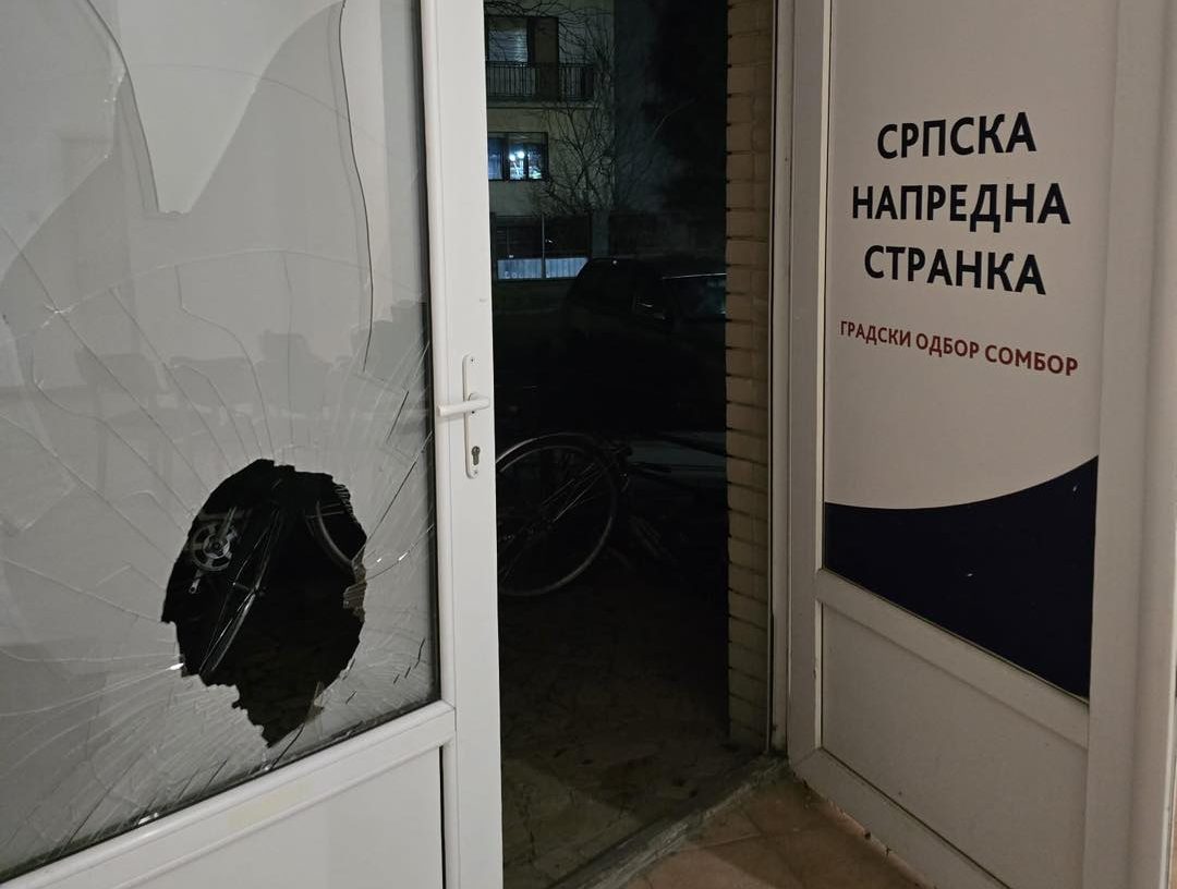 VANDALSKI ČIN NA PROSTORIJAMA MO SNS NOVA SELENČA