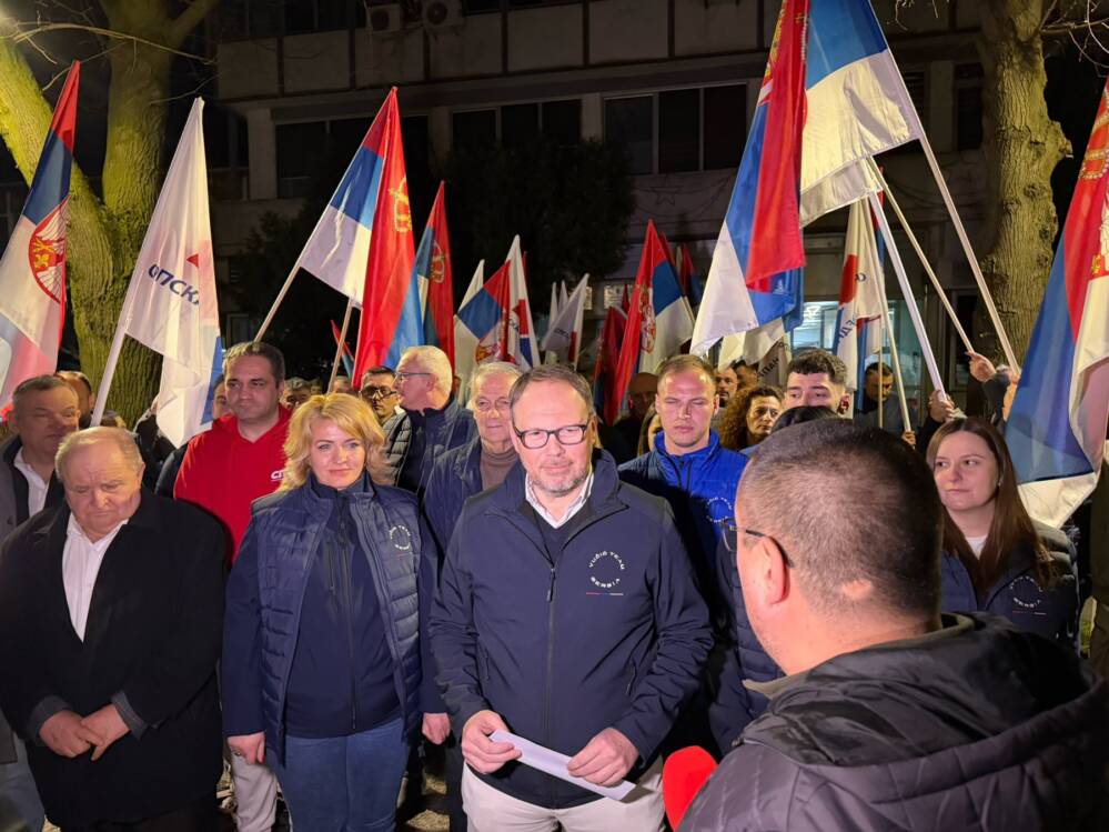 Lista „Aleksandar Vučić – Kula, naša porodica“ predata uz više od 4.000 potpisa podrške