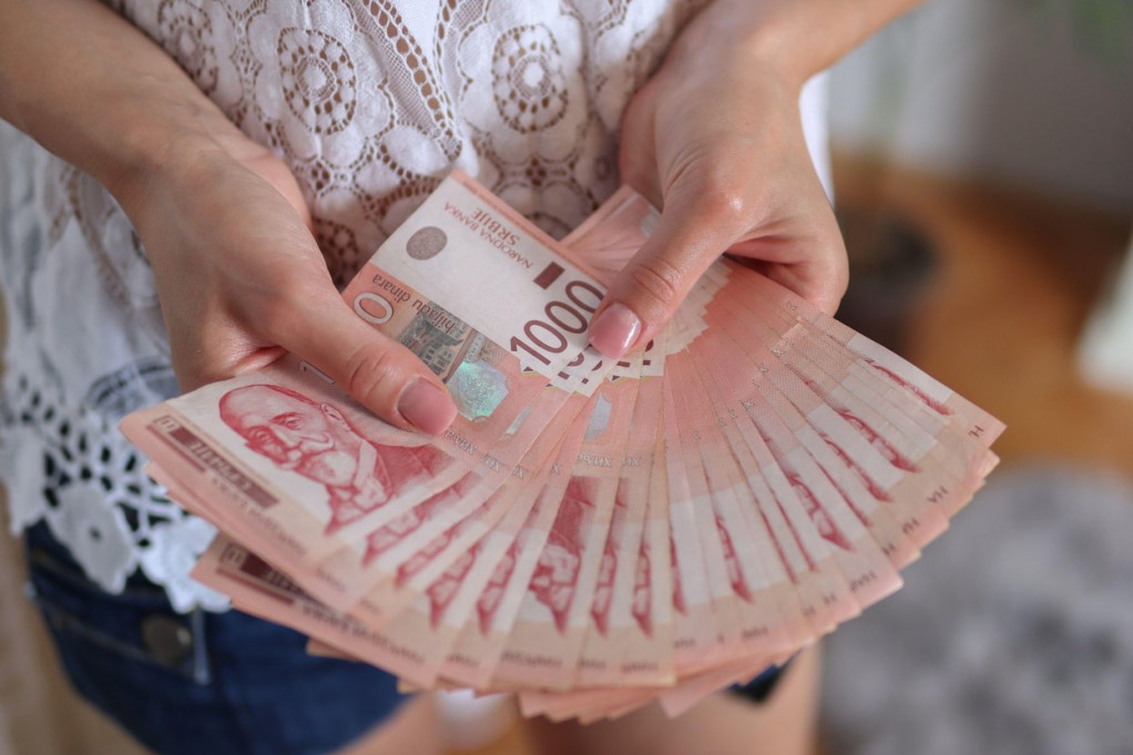 Ko ima pravo na duplu dnevnicu ako radi tokom sretenjskih praznika: Evo šta predviđa zakon