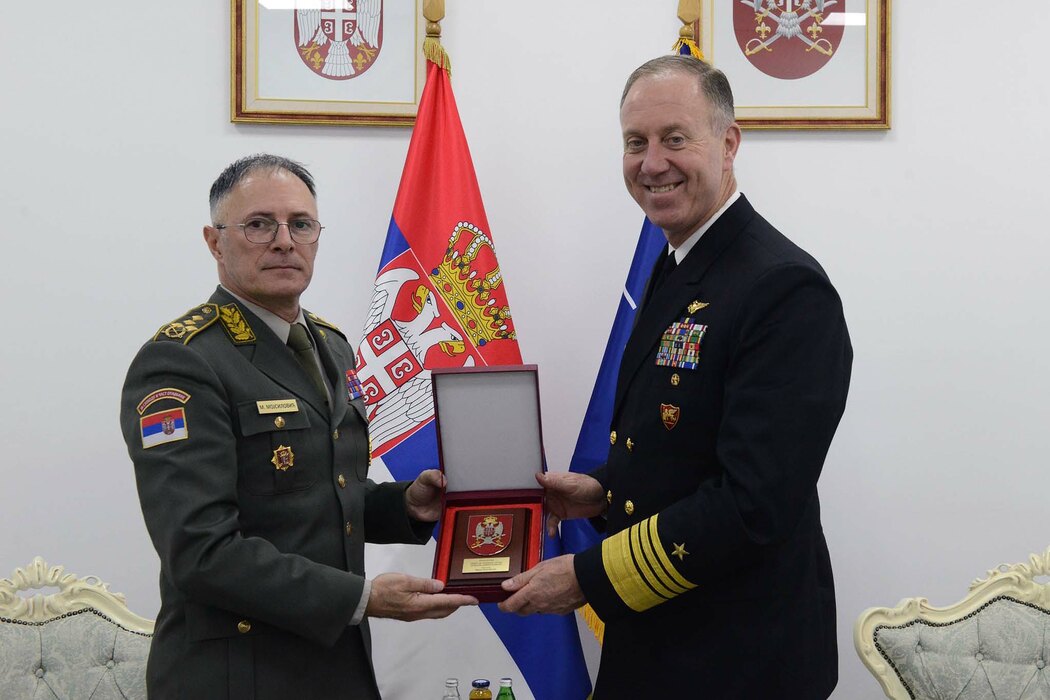 Mojsilović i komandant Komande združenih snaga NATO-a iz Napulja o bezbednosti