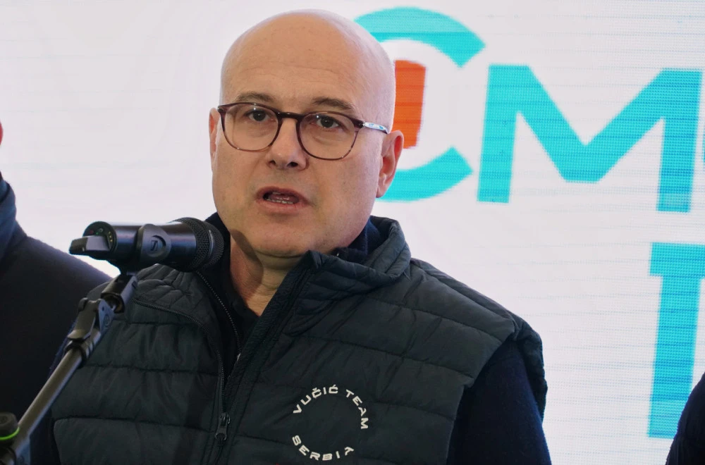 Predsednik-Srpske-napredne-stranke-Milos?-Vuc?evic?-posetio-je-ops?tini-Knjaz?evac,-gde-je-prisustvovao-polaganju-kamena-temeljca-za-novi-lovac?ki-dom.-