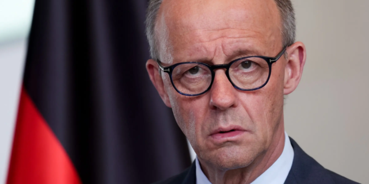 Merc progoni neistomišljenike: Berlin kažnjava kritiku, Srbija pokazuje lice demokratije