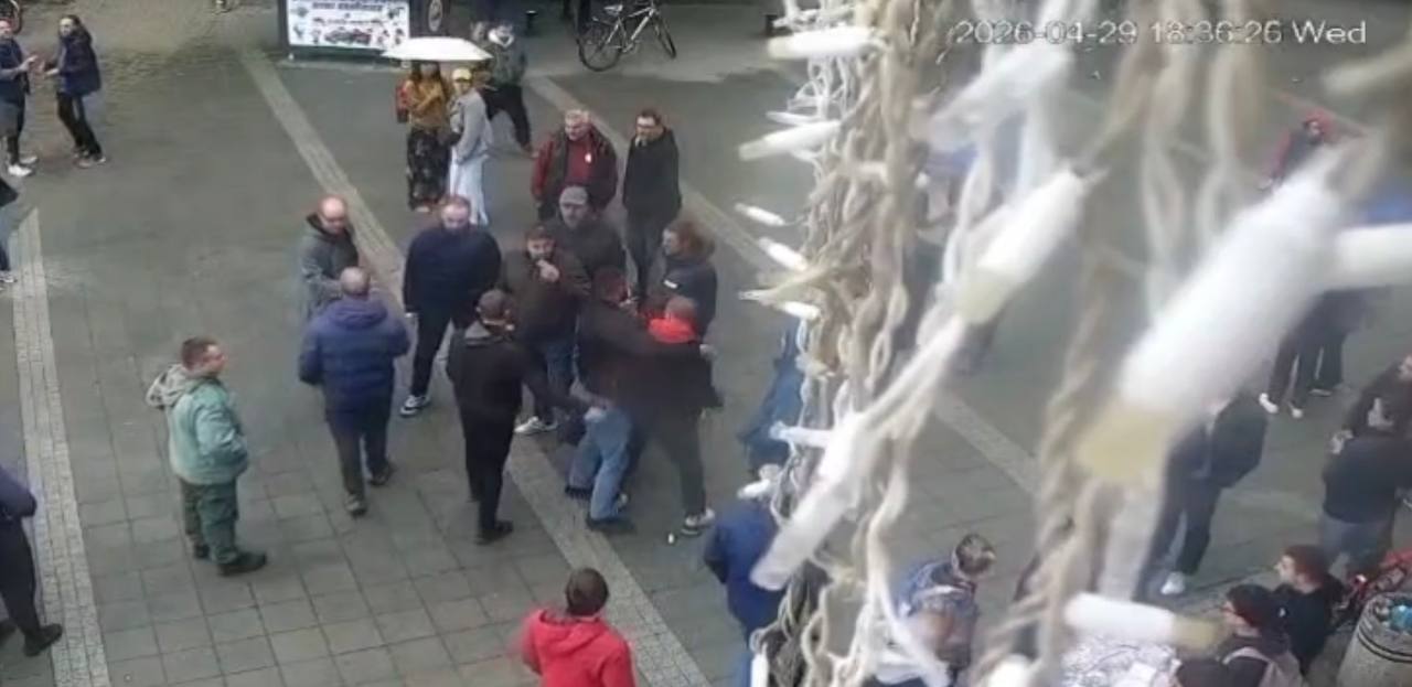 (VIDEO)-Ludilo-se-nastavlja!-Blokaderi-se-medjusobno-pobili-u-Sremskoj-Mitrovici!
