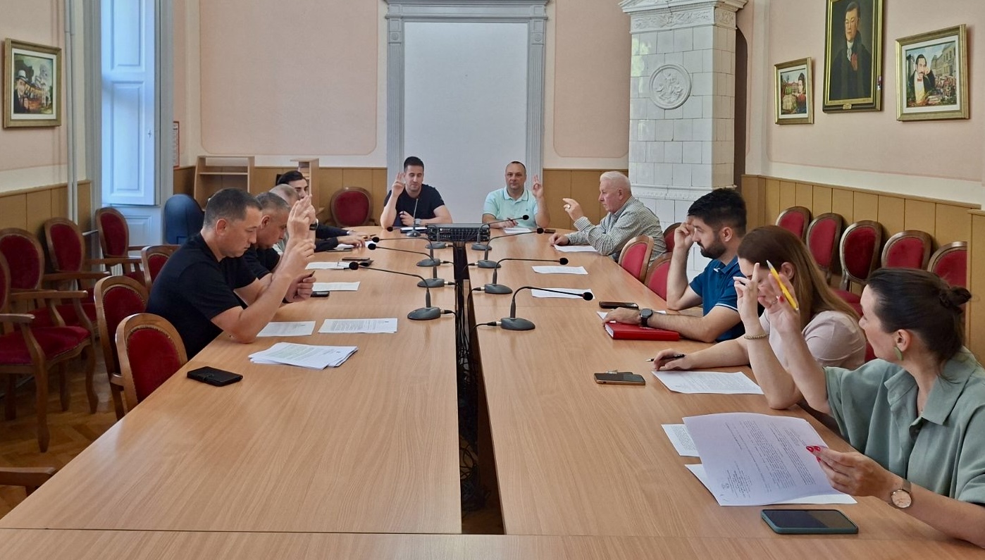 Gradsko veće Sombora usvojilo podršku pčelarima i đacima