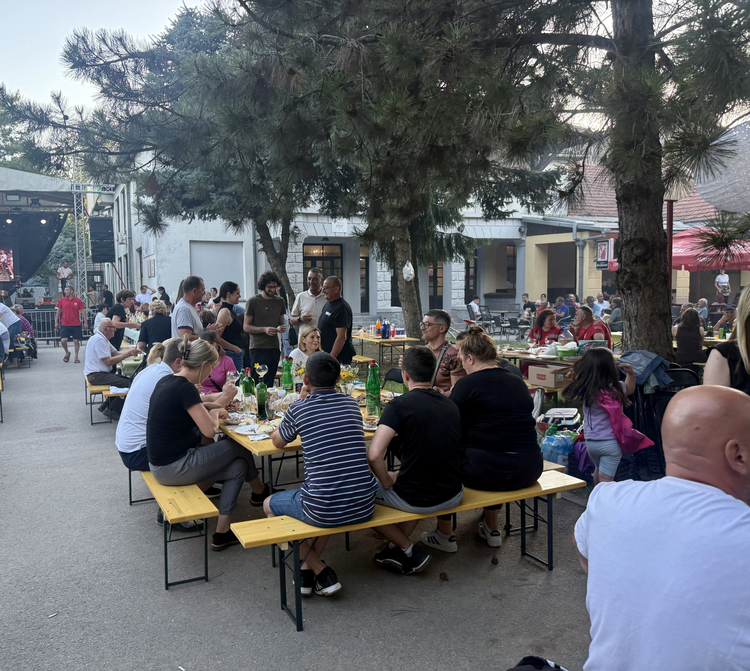 (FOTO) Održana tradicionalna manifestacija „Stanišićke gradele“ (FOTO) Održana tradicionalna manifestacija „Stanišićke gradele“