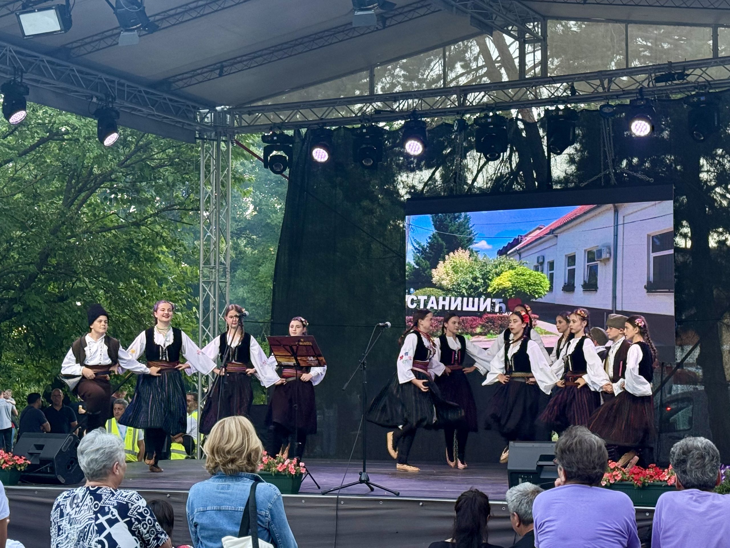 (FOTO) Održana tradicionalna manifestacija „Stanišićke gradele“ (FOTO) Održana tradicionalna manifestacija „Stanišićke gradele“