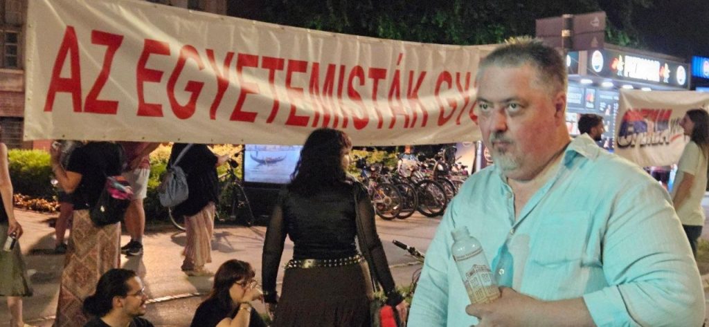 Skandalozno! Dekan Ekonomskog fakulteta Čučković pije rakiju i blokira ulice! Dokle ide sprega blokadera profesora i studenata? (FOTO + VIDEO)