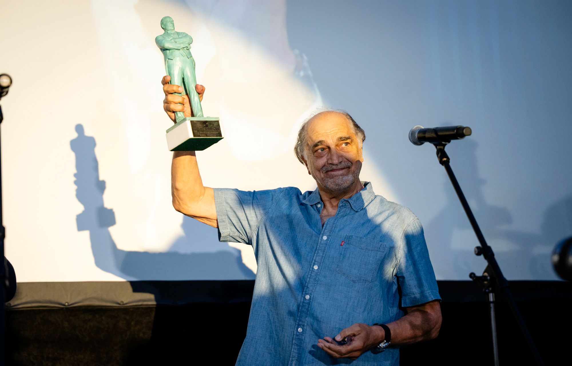 VOJISLAVU BRAJOVIĆU URUČENA NAGRADA „ERNEST“ NA SOMBORSKOM FILMSKOM FESTIVALU