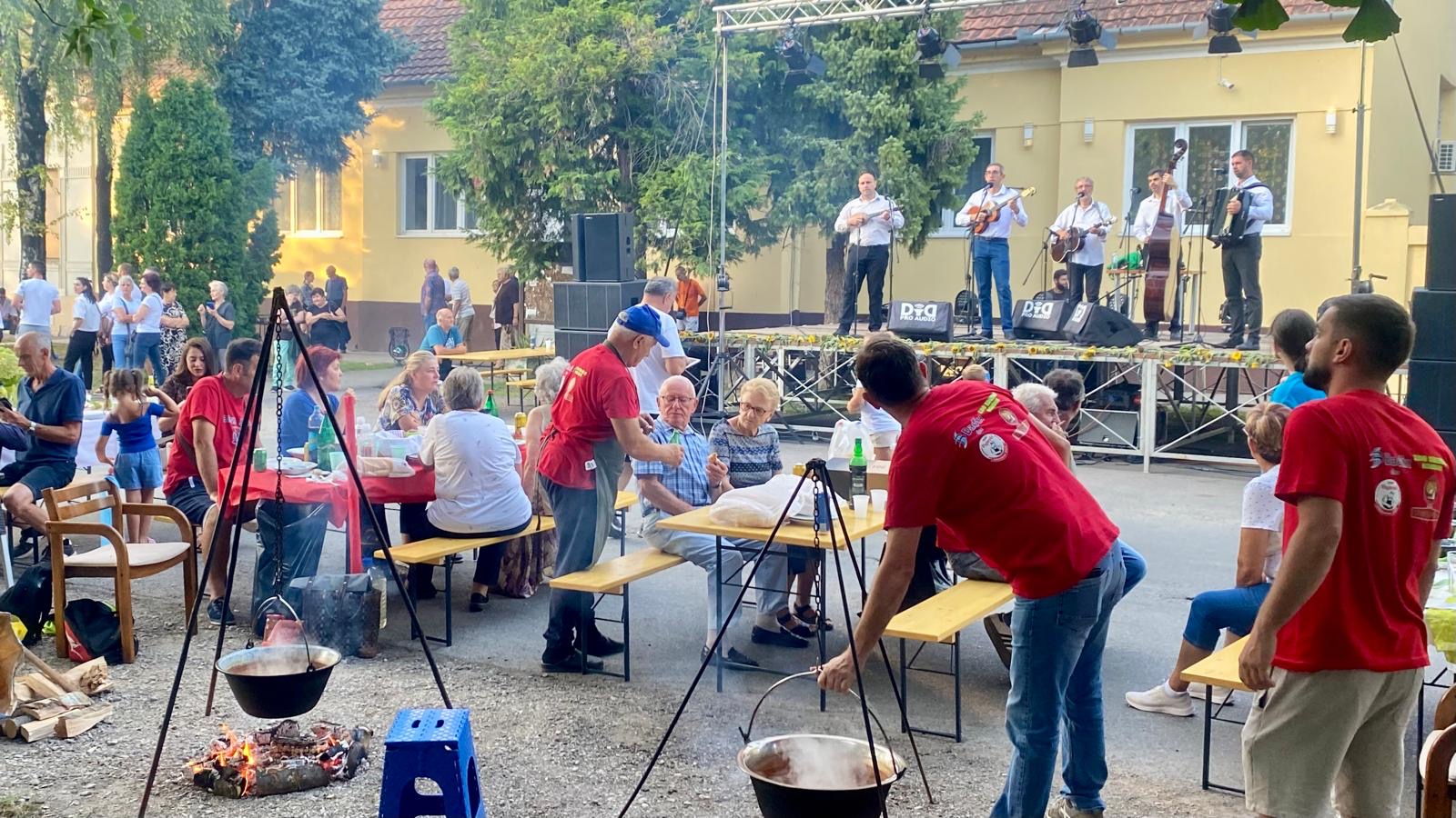 Lemeški kotlić okupio ljubitelje tradicije u Svetozaru Miletiću