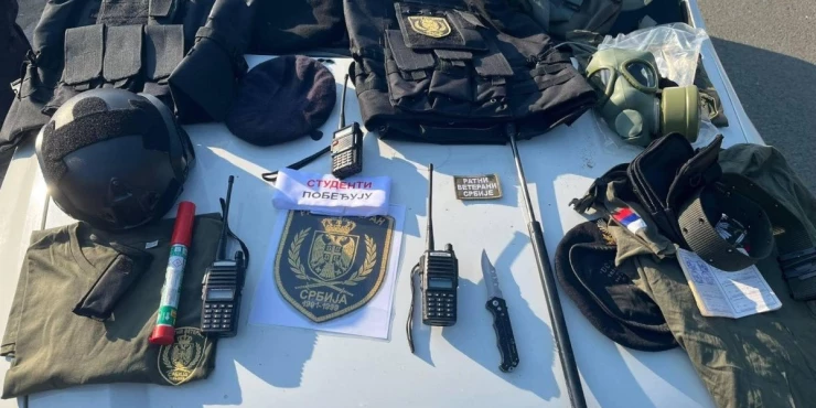 Protest u Valjevu: policija pronašla palice i noževe