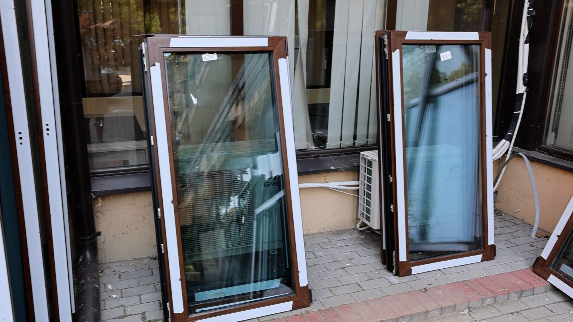 (FOTO) Gerontološki centar Sombor dobija novu stolariju