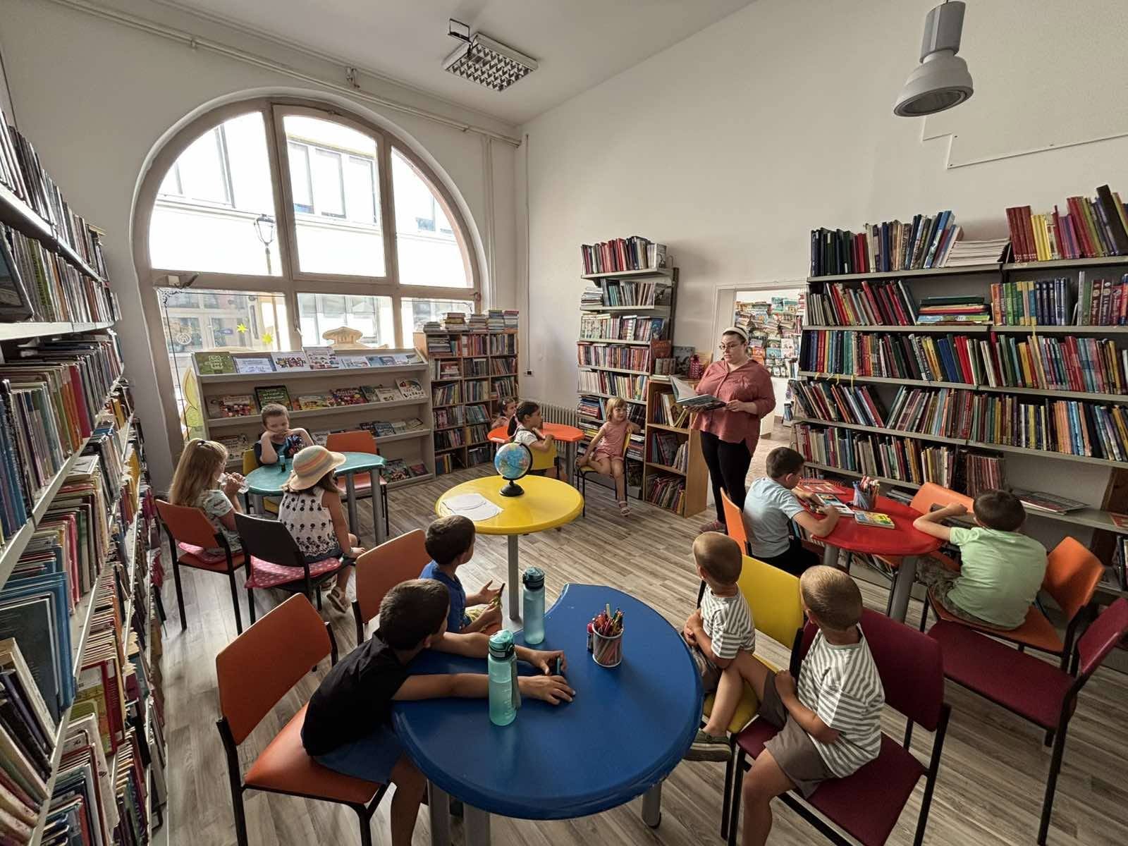 Mališani u Gradskoj biblioteci Sombor „obišli” svet