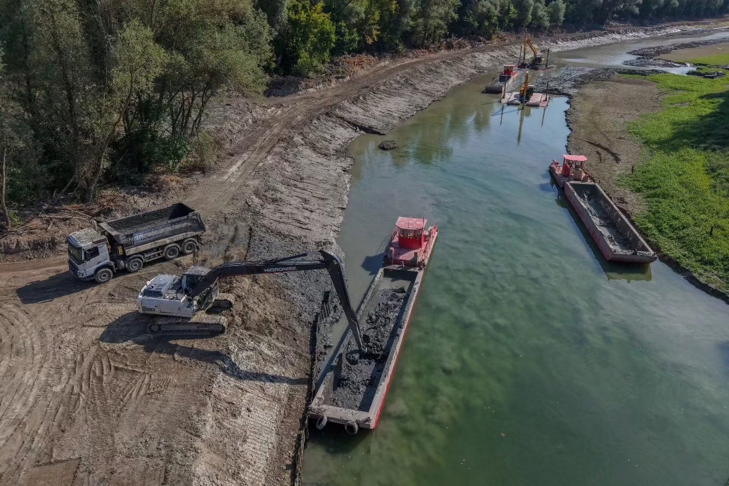 Barački kanal kod Bezdana produbljuje se zbog niskog Dunava