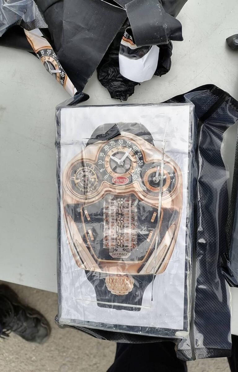 (FOTO/VIDEO) VELIKA ZAPLENA! POLICIJA NA GRANICI PRONAŠLA 17,5 KILOGRAMA KOKAINA! U Bezdanu uhapšen vozač kamiona (57) - evo šta je sve pronađeno kod njega (FOTO/VIDEO) VELIKA ZAPLENA! POLICIJA NA GRANICI PRONAŠLA 17,5 KILOGRAMA KOKAINA! U Bezdanu uhapšen vozač kamiona (57) - evo šta je sve pronađeno kod njega