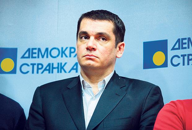 Kako je Pajtićev Elezović žario i palio Vojvodinom! Evo u šta bi da nas vrate blokaderski guru i njegova desna ruka: U najcrnju lopovsku prošlost iz vremena DS