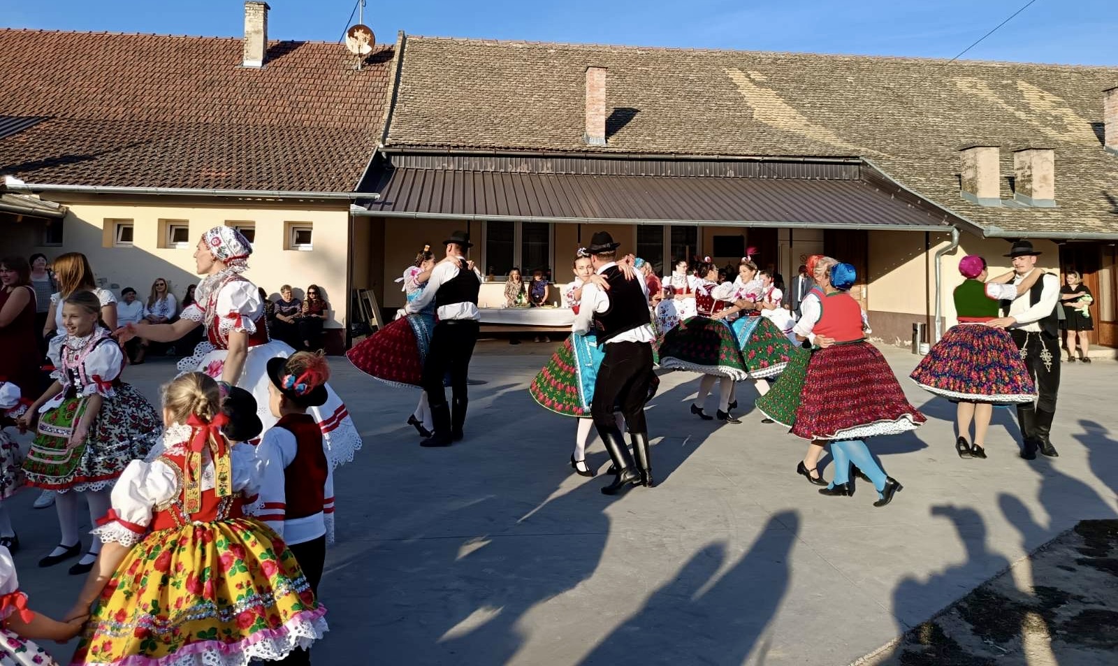 Grožđebal u Doroslovu oživeo staru tradiciju sela