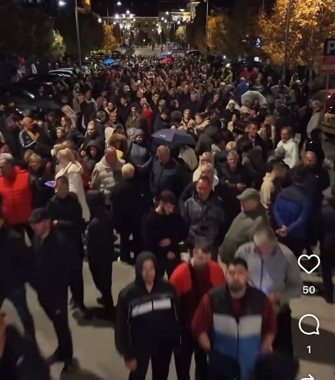 Zrenjanin-krenuo-u-s?etnju-podrs?ke-listi-?Aleksandar-Vuc?ic?-Ujedinjena-Srbija"-Pogledajte-kako-izgleda-atmosfera-u-ovom-gradu!